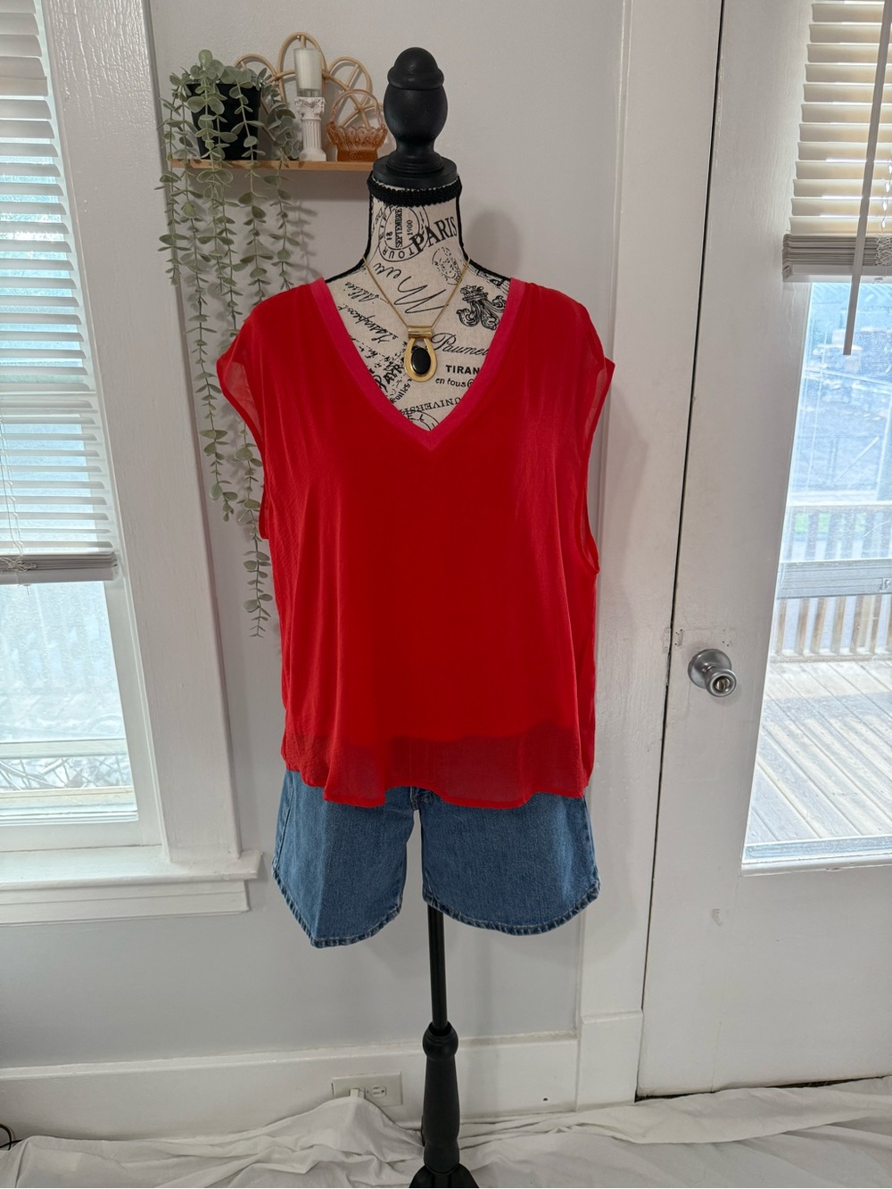 Kylie Paige y2k red flowy topwith v-neckline and pink collar made in USA size L